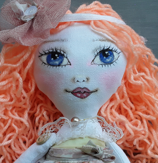 Bambola di stoffa di The Persephone's Dragonfly Project