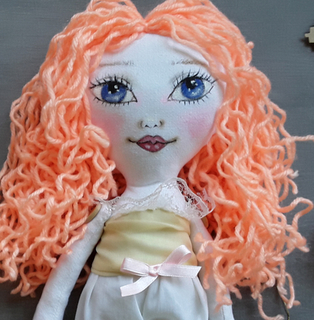 Bambola di stoffa di The Persephone's Dragonfly Project